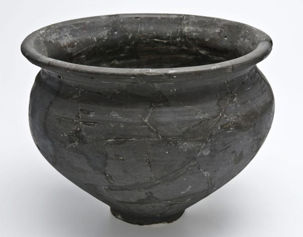 Pottery pot on small standing surface, black shard, round and round with outstanding neck edge, pot holder soil found ceramic