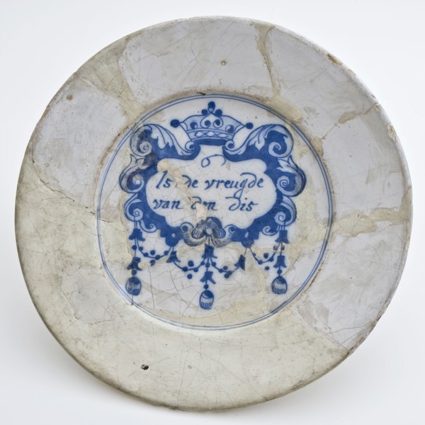 Faience plate, spell plate with blue decor, crowned cartouche and spell, plate crockery holder soil find ceramic earthenware