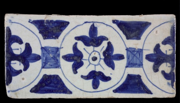 Border tile, blue on white, circle with lily cross, edge tile wall tile tile sculpture ceramic earthenware glaze, baked 2x