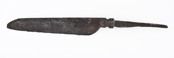 Blade with angel, separation between here has slightly profiled band, blade knife cutlery soil find iron metal, Straight cut