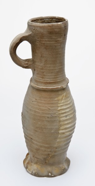 Stoneware jug, Jug or jacobakan, slim with cylindrical neck on pinched foot, Jug or jacobakan jug crockery holder soil find