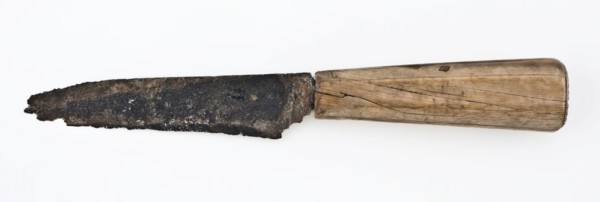 Knife with broad, rather short blade and legs with cut decoration on end, knife cutlery soil find iron bone metal, archeology