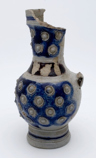Stoneware jug be put on the belly with small imposed rosettes, purple band around the neck, jug crockery holder soil find