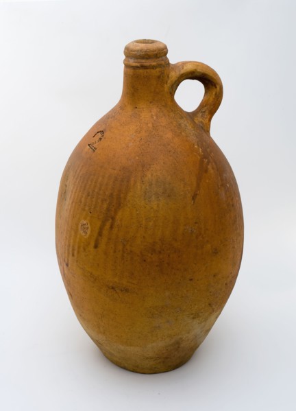 Stoneware jug with sausage ear, with punch 2, on the shoulder, jug holder kitchenware soil find ceramic stoneware clay engobe