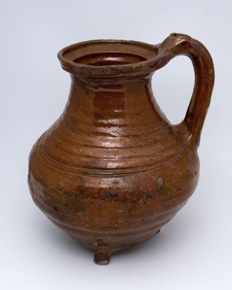 Pottery cooking jug, can be placed on three legs, low belly, twisted bottles, completely glazed, cooking jug kitchenware earth