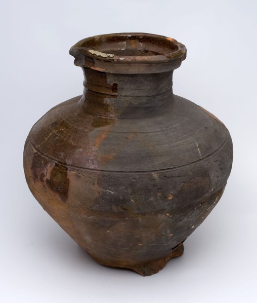 Pottery jug be placed on stand ring, cuff collar with pouring clip, one ring on the shoulder, water jug crockery holder soil