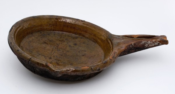 Pottery saucepan with scalloped handle, shank, curved stand, saucepan pan tableware holder kitchenware soil find ceramic