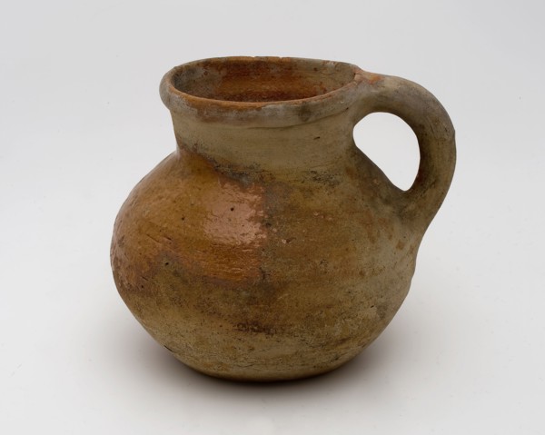 Pottery chamber pot, easy to use, with curved bottom, funnel neck and standing ear, pot holder sanitary earthenware ceramic