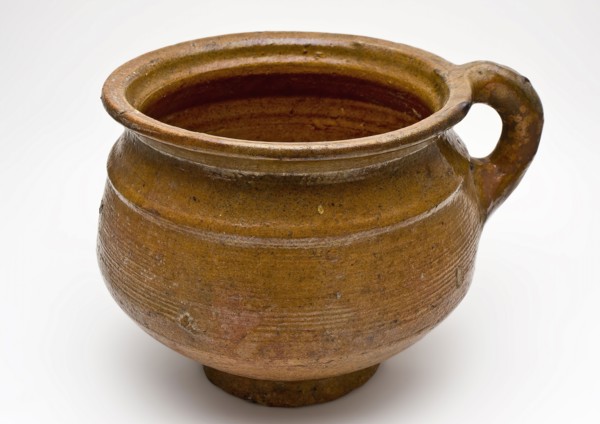 Pottery chamber pot, belly model with wide neck opening and band ear, on stand ring, pot holder sanitary earthenware ceramic