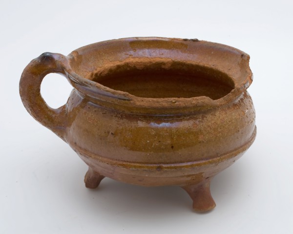 Pottery cooking pot, grape-model, red shard with lead glaze, bandoor, three legs, cooking pot crockery holder kitchenware earth