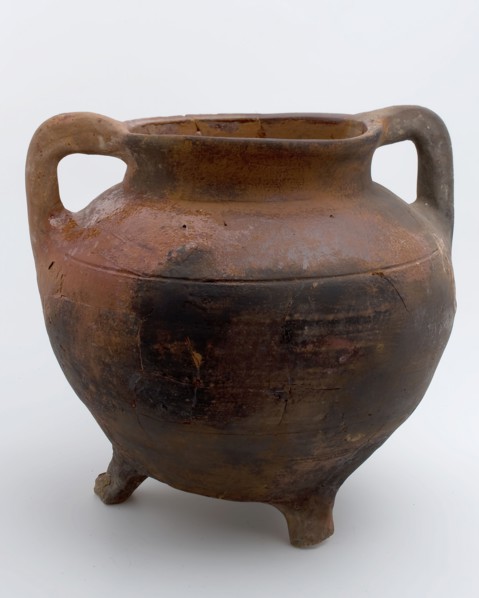 Large earthenware cooking pot, grape-model, red shard, sparingly glazed, two ears, on three legs, cooking pot tableware holder