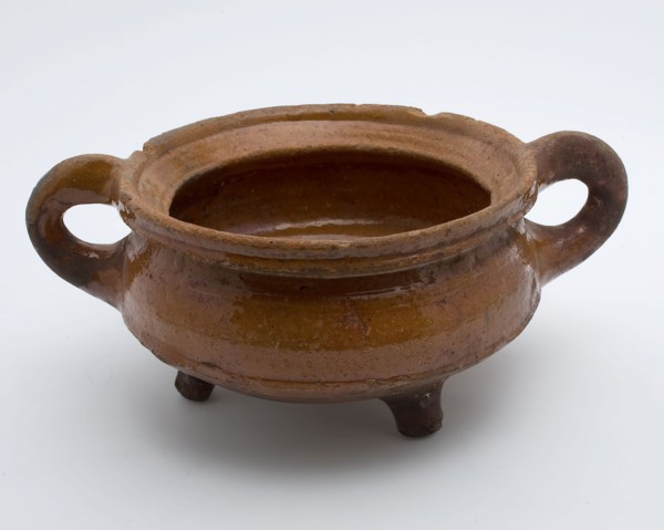 Pottery cooking pot, grape-model, red shard with lead glaze, two vertical sausages, on three legs, cooking pot crockery holder