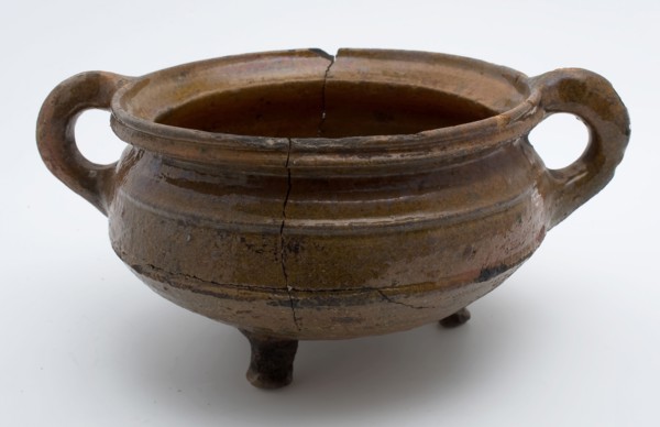 Pottery cooking pot, red shard, fully glazed, two vertical sausages, on three legs, cooking pot tableware holder kitchenware