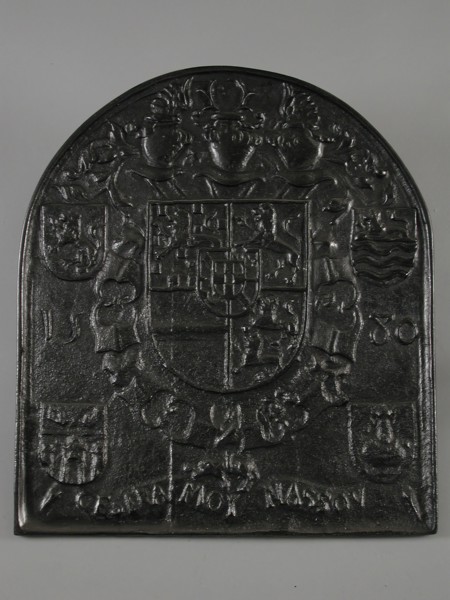 Fireback with weapon of William of Orange, 1580 and CE SERA MOY NASSOV, fire-place iron cast iron, cast Rectangular