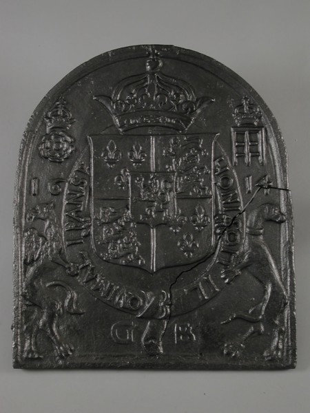 Fireback with coat of arms King of England, year 1614 and HONI-SOIT IL QVI MAL I PANSE GB, hob plate cast iron, cast Rectangular