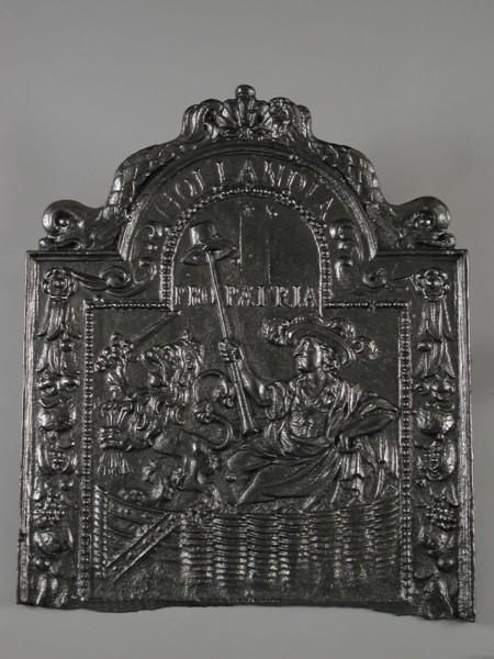 Fireback Dutch Virgin, text HOLLANDIA PRO PATRIA, fire place, cast Rectangular arch at the top. On top of shell