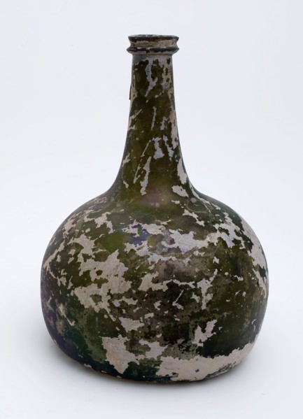 Belly bottle, belly bottle bottle holder soil find glass, bottom Spherical body to convex shoulders and long, rejuvenated, neck