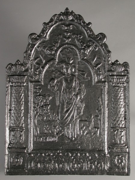 Fireback woman with parasol and fan, hob plate cast iron, cast Rectangular with bow at the top on which dolphins. Wide edge