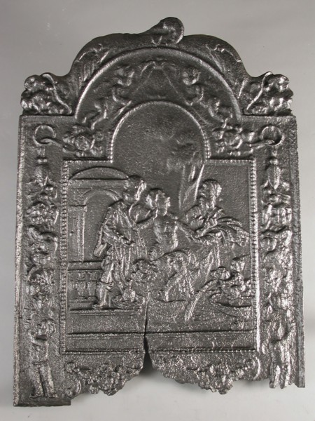 Fireback with biblical performance Susanna and the elders, hob cast iron, cast Rectangular with arch at the top.