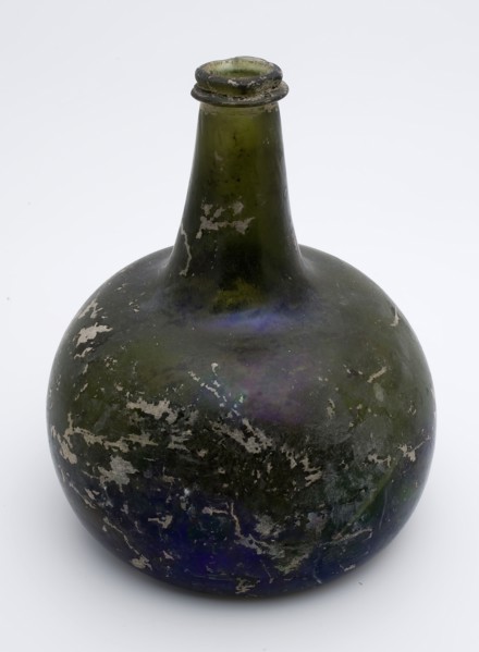 Belly bottle, belly bottle bottle holder soil find glass, bottom in which crack and triangular hole Body with convex ascending
