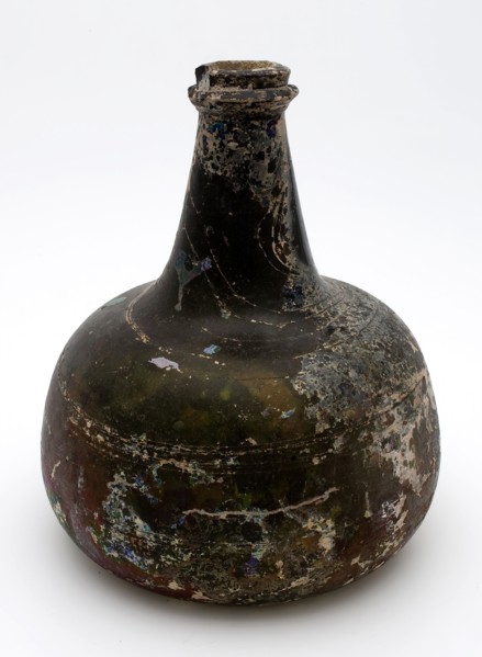 Belly bottle in olive green glass, affected and irridescent, wine bottle abdominal bottle bottle holder soil find glass, free