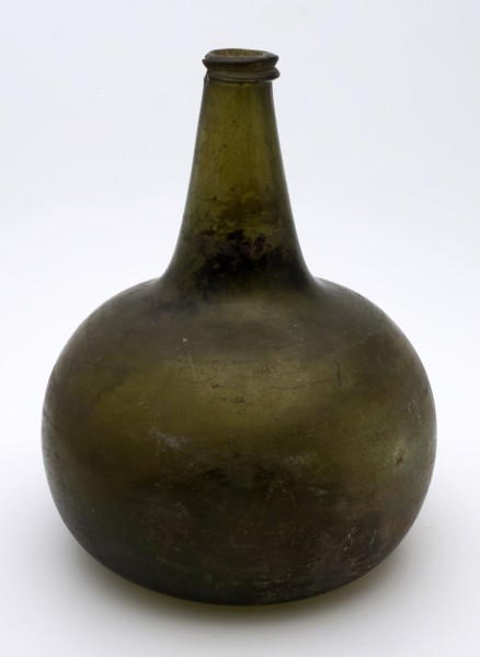 Belly bottle, onion, belly bottle bottle holder soil find glass, neck with imposed circumferential sharp glass thread, chip