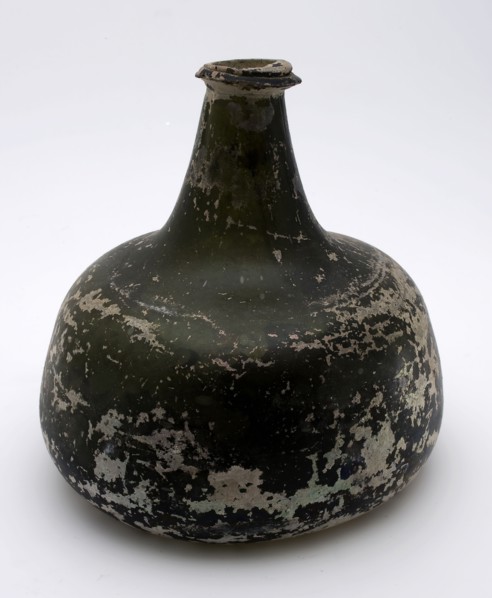 Green bell-shaped bottle, 'belly', belly bottle bottle holder soil find glass, free blown Aspiring bottle of green glass