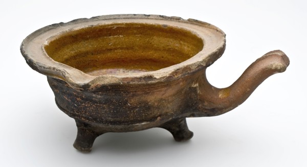 Pottery saucepan with wide edge with clip and curled up handle, saucepan pan tableware holder kitchen utensils earthenware