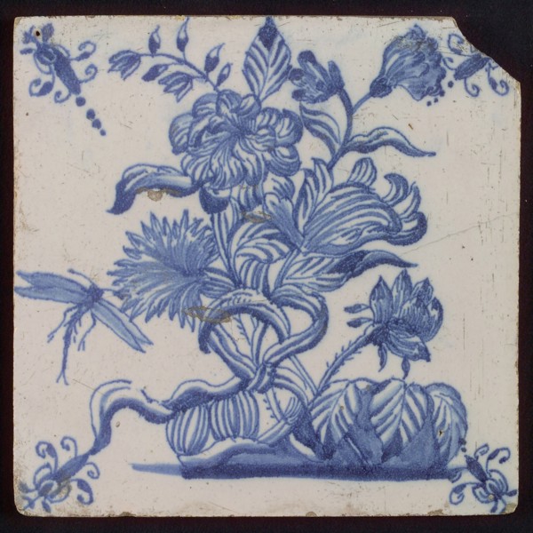 White tile with blue bouquet, corner pattern flower, wall tile tile sculpture ceramic earthenware glaze, baked 2x glazed painted