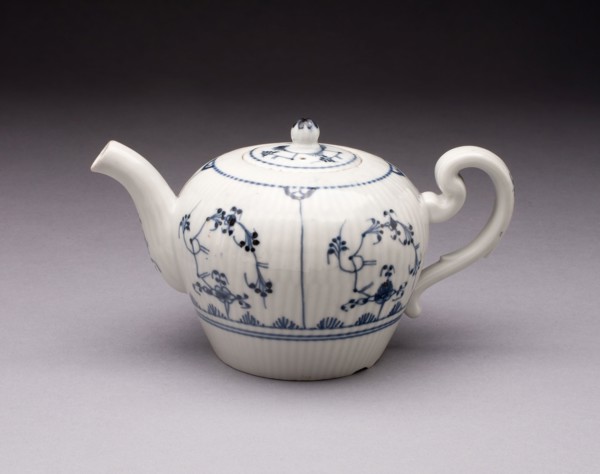 Teapot, 1761/64, Weesp Porcelain Factory, Dutch 1757-1814, Weesp, Hard-paste porcelain with