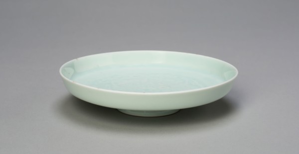 Dish with Auspicious Emblems: Clouds, Bats, Gourds, Plaintain, and Ruyi Scepter, Qing dynasty