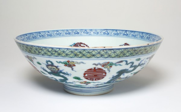 Bowl with Dragons and Phoenixes, Qing dynasty (1644–1911), 18th century, China, Porcelain painted