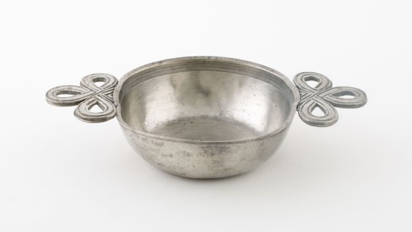 Double Ribbon-Handled Porringer, probably 1786, Netherlands, Netherlands, Pewter, 3.8 x 19.1 x 11.4
