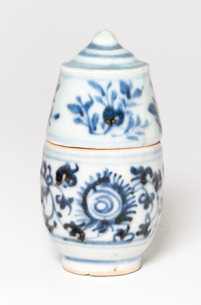 Covered Jar, 15th century, Vietnam (Annamese), Vietnam, Stoneware painted in underglaze blue, 8.5 x