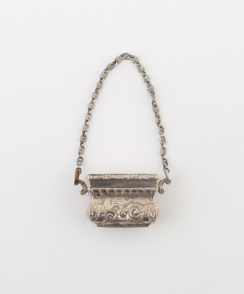 Purse-Shaped Vinaigrette with View of Windsor Castle, 1843/44, Marked JT, Birmingham, England,
