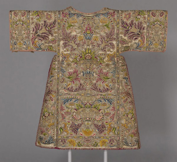 Dalmatic, 17th century, Spain or Italy, Spain, Silk, plain weave with twill interlacings of