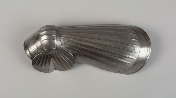 Cuisse and Poleyn for the Left Leg, c. 1510/20, European, Europe, Steel, 49.5 × 20.3 cm (19 1/2 × 8