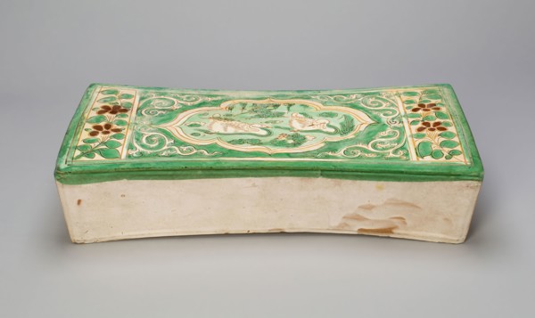 Rectangular Pillow with Mandarin Ducks in a Lily Pond, Jin dynasty, (1115–1234), late 12th/13th