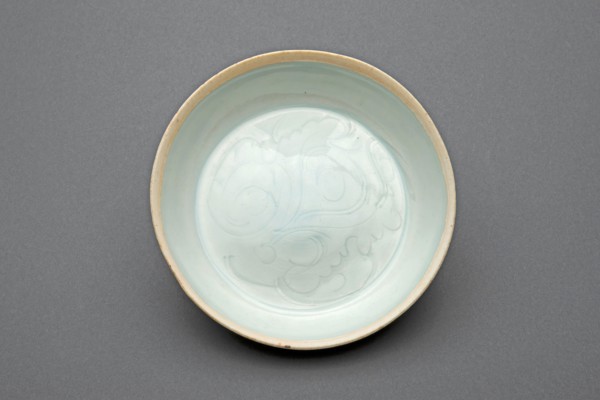 Dish with Sketchy Floral Scrolls, Song dynasty (960–1279), China, Qingbai ware, porcelain with