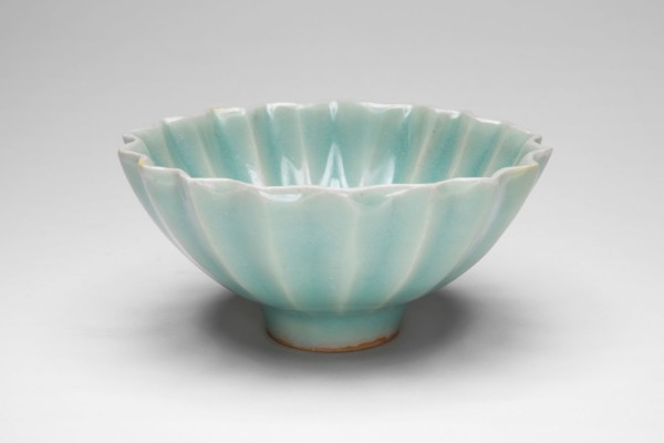Fluted Bowl, Southern Song dynasty (1127–1279), China, Longquan ware, stoneware with underglaze