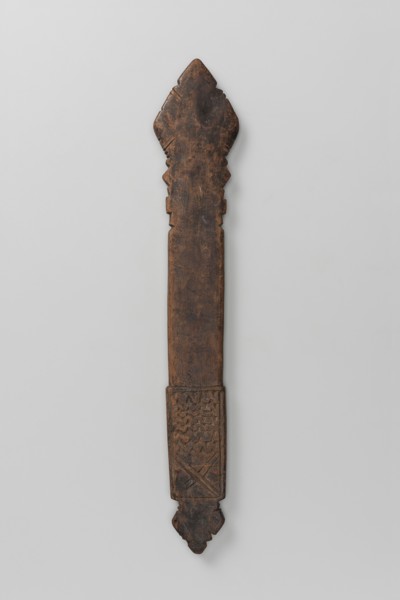 Hand cross, Diamond-shaped arms, wide grip almost same width as the arms, merging into a poorly