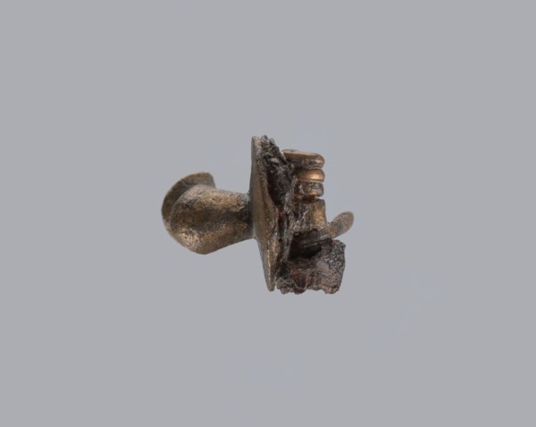 Knuckle-shaped fibula, unknown Roman workshop. Fibula with a flat underside, rounded at the top,