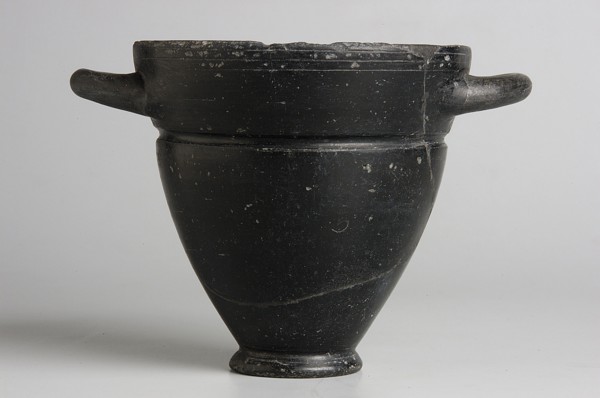 Skyphos, 1st quarter of the 6th century BC, Etruria; vessel; height 9.3 cm, width 9.5 cm., A matte