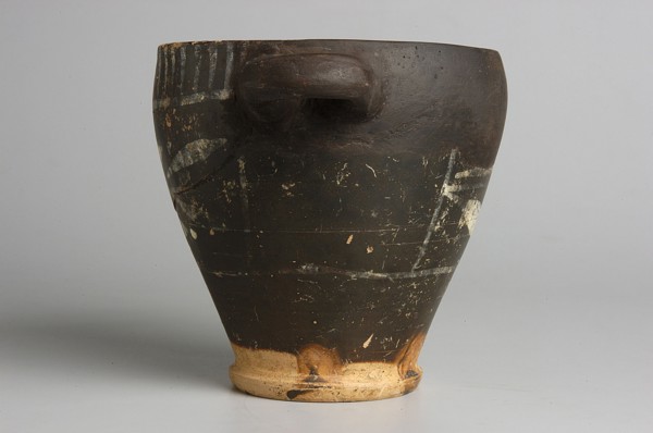 Black-finished skyphos with painted decoration on the finis, white decoration: A = B - laurel