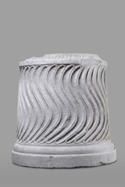Urn of Gnaeus Pedanius Callistus with Latin inscription, unknown Roman workshop. A cylindrical urn