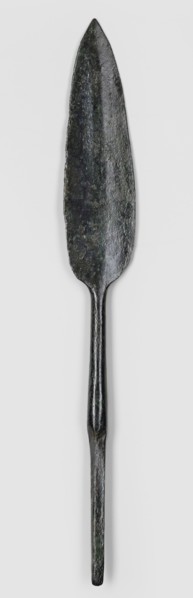 Javelin head, unknown Near Eastern workshop. Flat spearhead with a lanceolate leaf, with a poorly