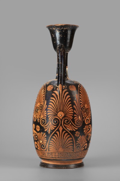 Ariballus lekythos with a depiction of a seated woman, unknown Apulian workshop, Classified