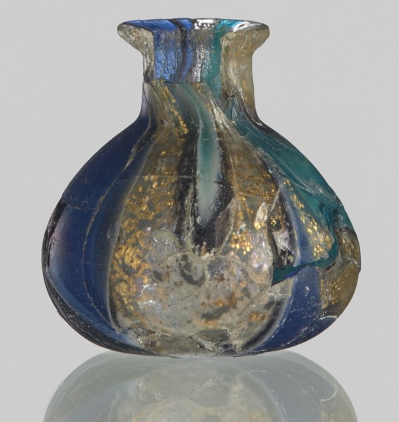 Unguentarium with carnation with a gold ribbon; bulging belly. 1st half of the 1st century BC.