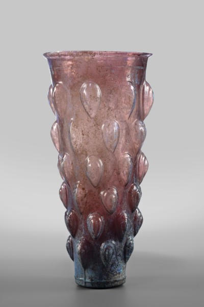 Glass, Mug glass vessel, Isings form 31. Transparent manganese iridescent glass, blown in a 4-part