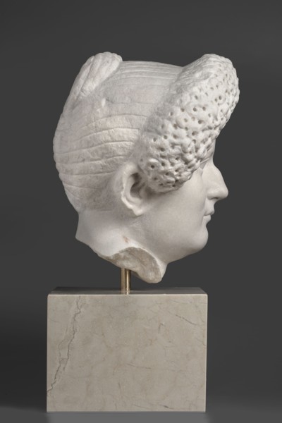 Portrait of a Roman woman, Head with a broad, round full face and a triangular forehead; elaborate